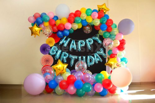 Whether you are celebrating your 18th birthday or 20th, this multicolour decor will make your celebrations more lively!