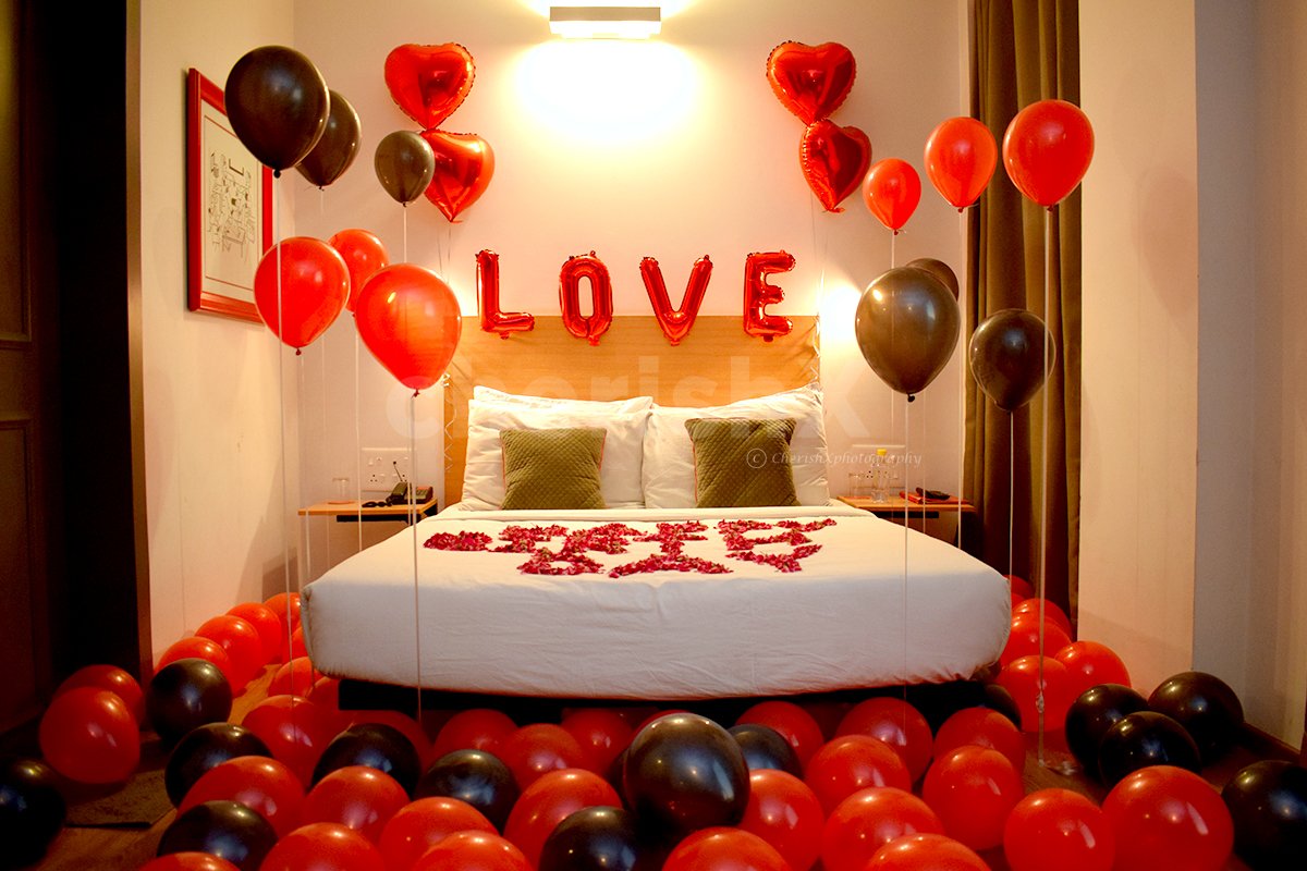 Spend some loving time with your special one by booking this fascinating decor.