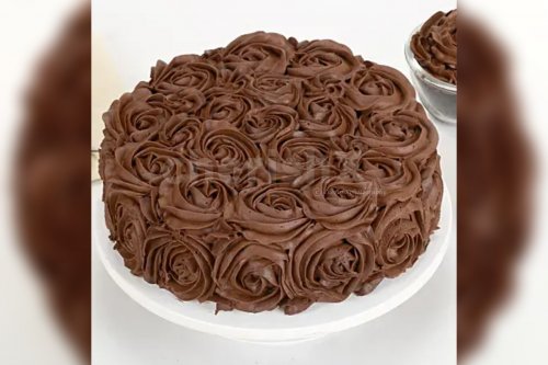 chocolate rose cake by cherishx