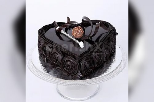 Heart shape chocolate truffle cake by cherishx