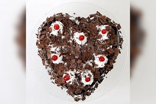 500 gm Heart Shape Black Forest Cake