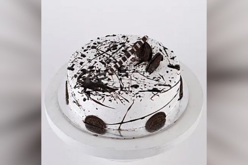 Oreo Cookie cake by cherishx