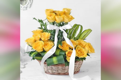 Beautiful 20 Yellow roses arrangement 