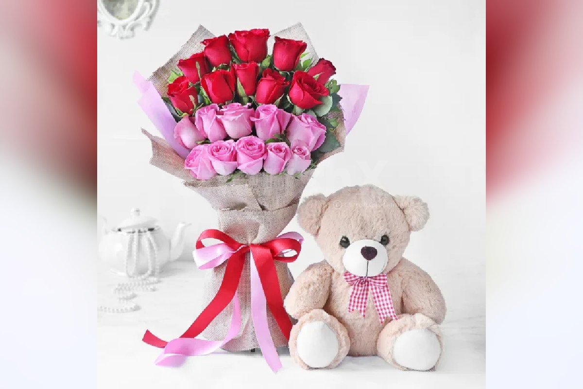 Send Red and pink Rose Bouquet with a cute teddy to surprise them ...