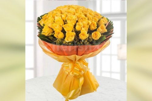 50 yellow roses blooming bouquet