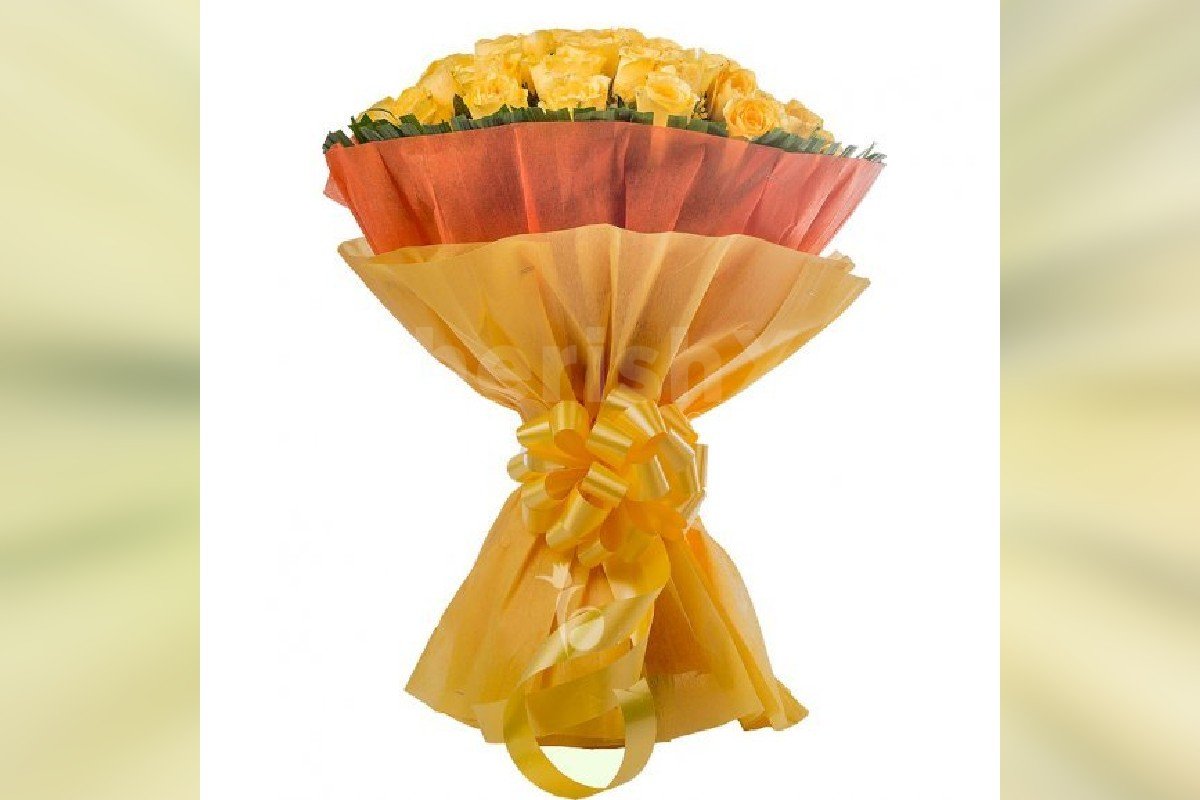 50 yellow roses blooming bouquet online delivery