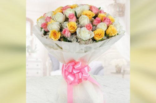 50 mixed roses blooming bouquet