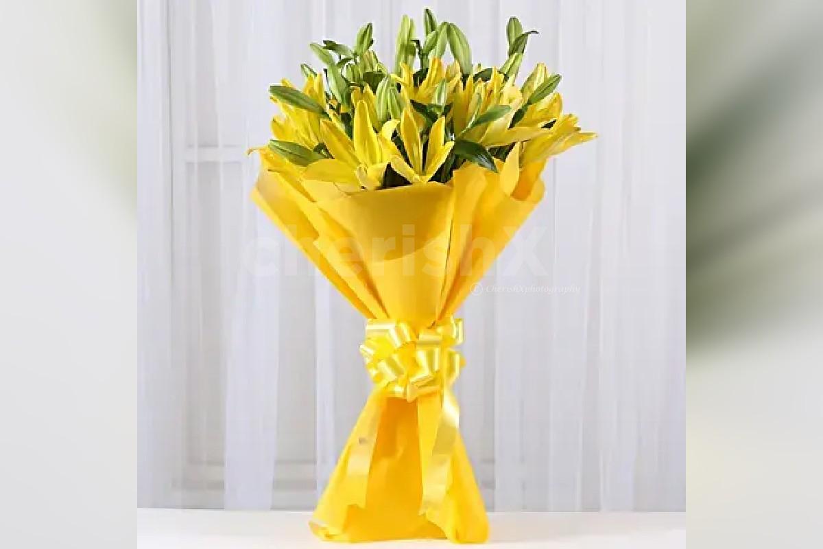 8 asiatic yellow lilies bouquet