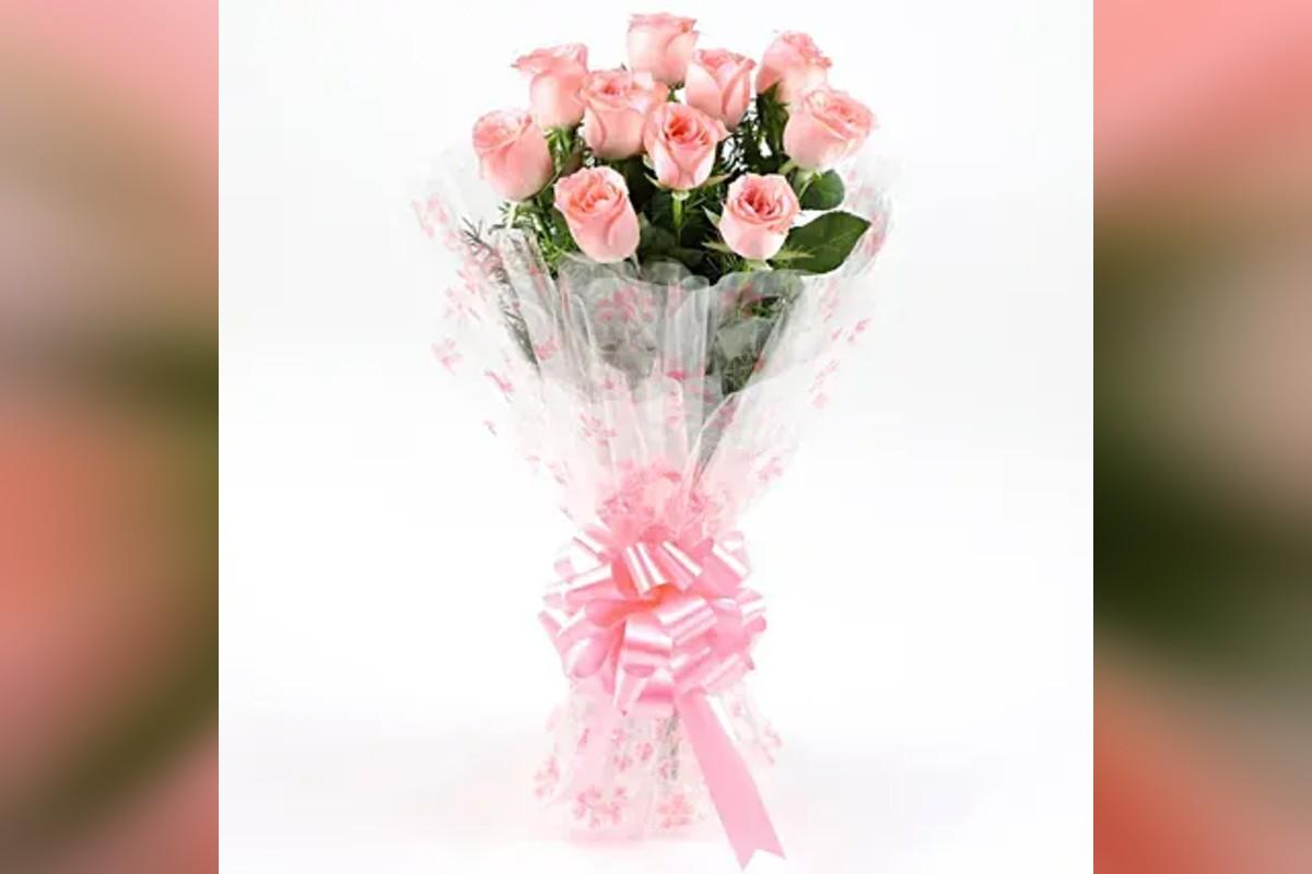 10 pink roses and black forest cake combo home delivery