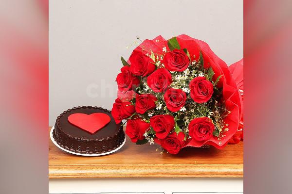 Truffle cake with a heart and roses combo