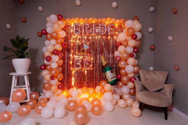 The Bachelorette Room Decoration includes 2 Arcs of Rosegold, White, Pastel Orange and Chrome Rosegold Balloons.