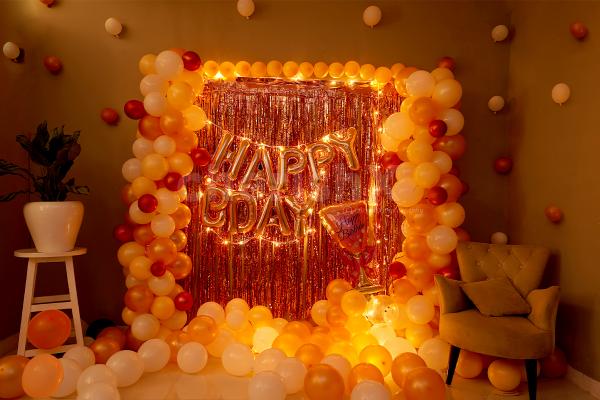 The bright and beautiful Rosegold Birthday decor is specially curated to enhance the outlook of the room at your party.