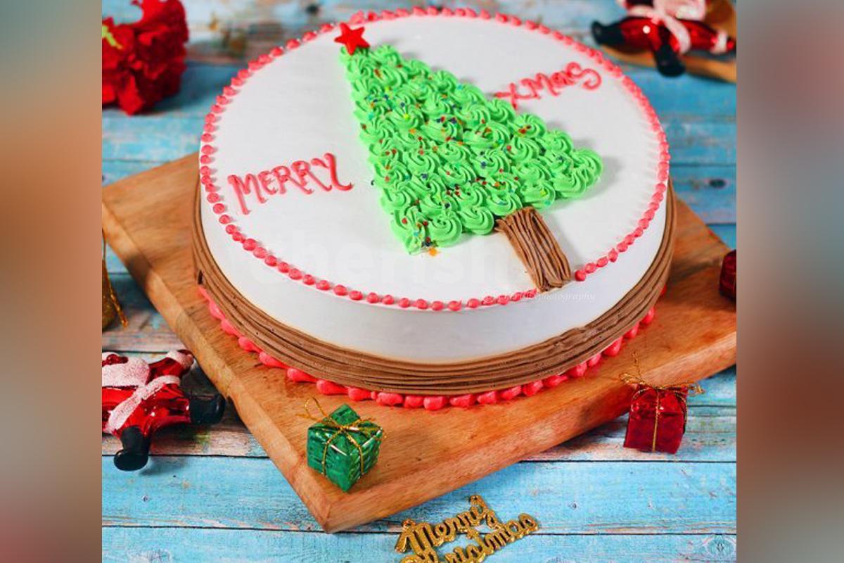 Relaxing cake decorating: all buttercream tree stump cake - piping bark,  mushrooms, flowers - YouTube