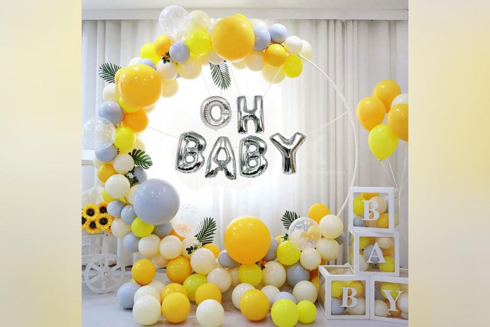 The ring decor also includes transparent balloon boxes to make the event brighter!