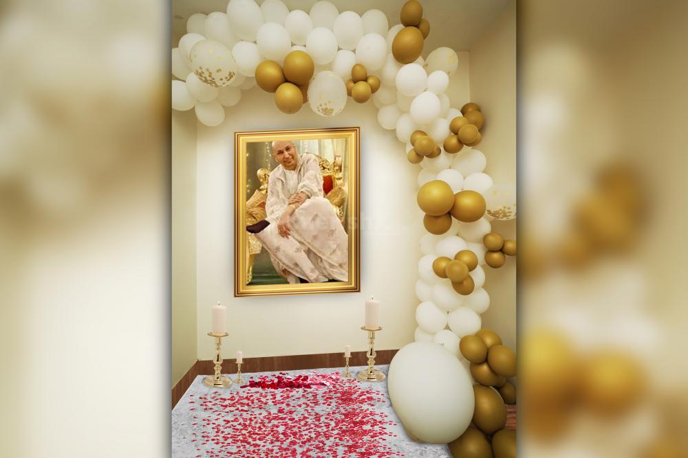 A Decor with White & Gold Balloon Bunch for Guruji's Birthday by CherishX!
