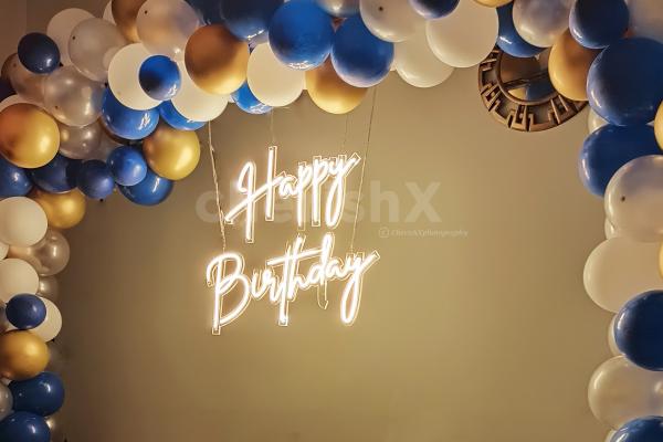 Add wonderful neon light decoration with blue and chrome balloons to your birthday party