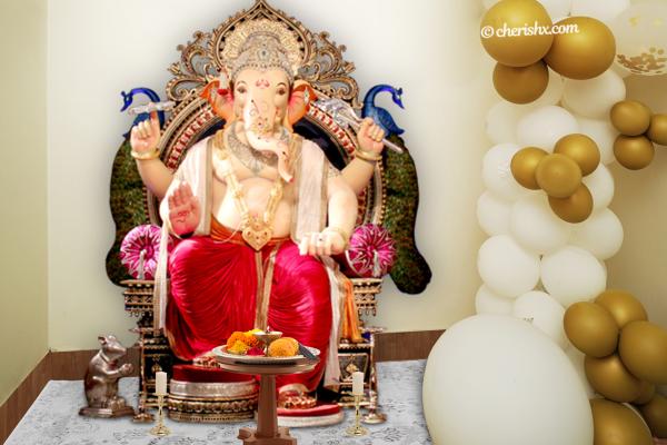 A Murti of Ganesha placed in the center of the Balloon arch.