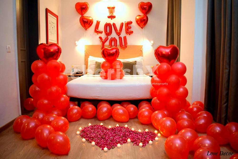 Balloon Decoration In Hotel Room