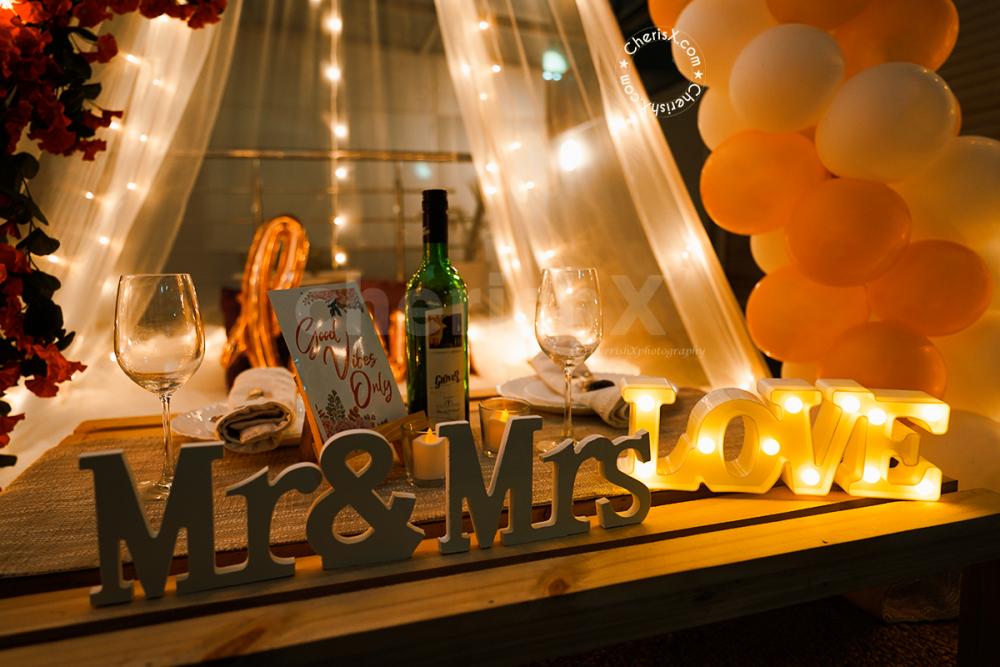 The Table included in this proposal setup is decorated with LOVE Led letters and Mrs & Mr Marquee letters to make it look pleasing.