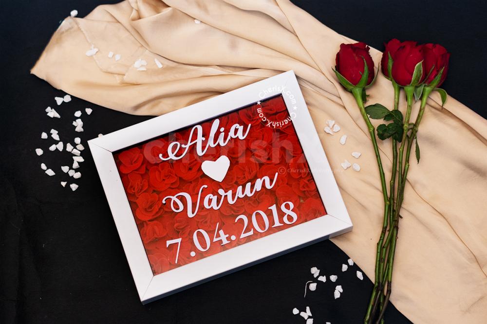 Gift your lover a fulfilling Valentine's Red Rose Frame gift this 2022.