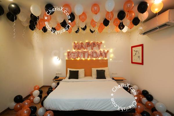 Celebrate your birthday in style and elegance with the rose gold and black décor