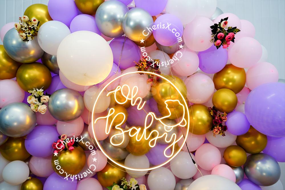 Express your adoration for your newborn with these pretty balloons.