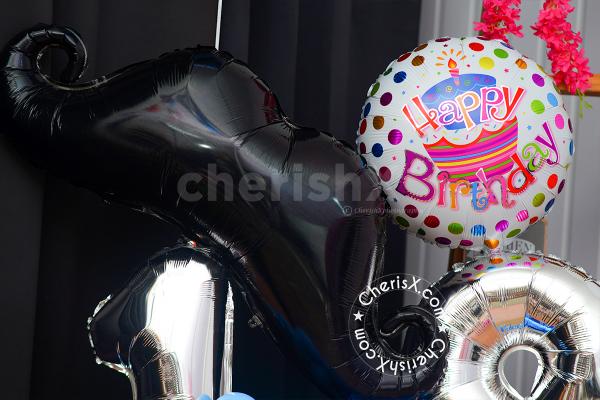 Cheer your loved ones with this outstanding blue and silver balloon bouquet