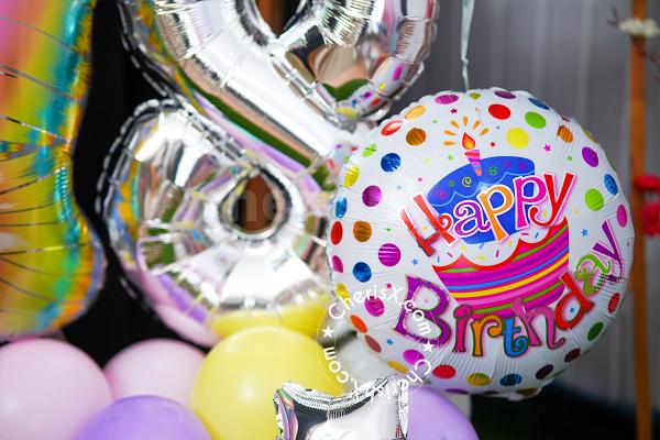The colourful pastel balloons make it alluring for the little one