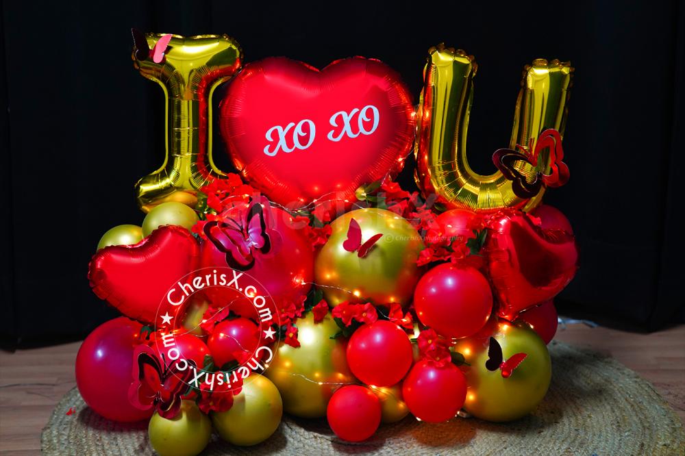 Express your love this Valentine's Day, say it with this beautiful red and golden balloon bouquet.