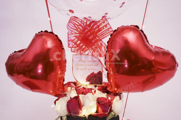Bring in this beautiful Bubble Balloon Propose Day Bucket and make your proposal impressive!