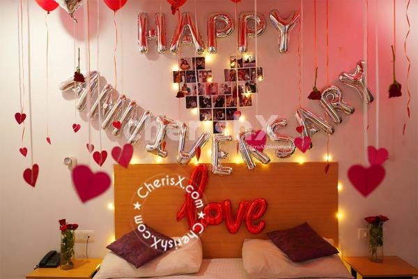 The paper heartstrings hanging around will make the decor even more attractive