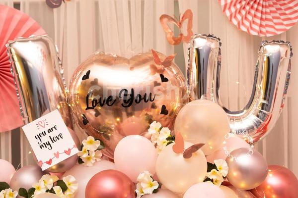 The heart shape of balloon foil is a beautiful attraction your partner will love at first sight