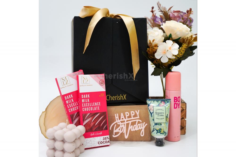 The black box for the hamper is elegant and beautiful