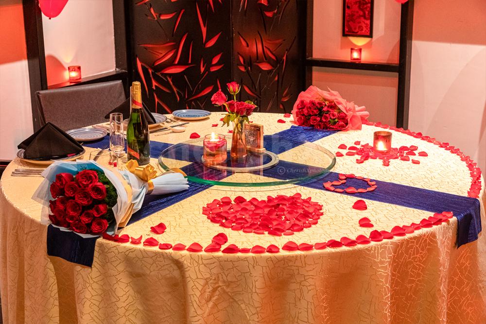 Celebrate special occasions with outstanding decorations and dinner at the Radisson Blu Plaza