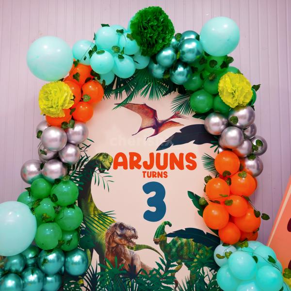 Our colourful balloon background is perfect for a dinosaur-theme birthday party