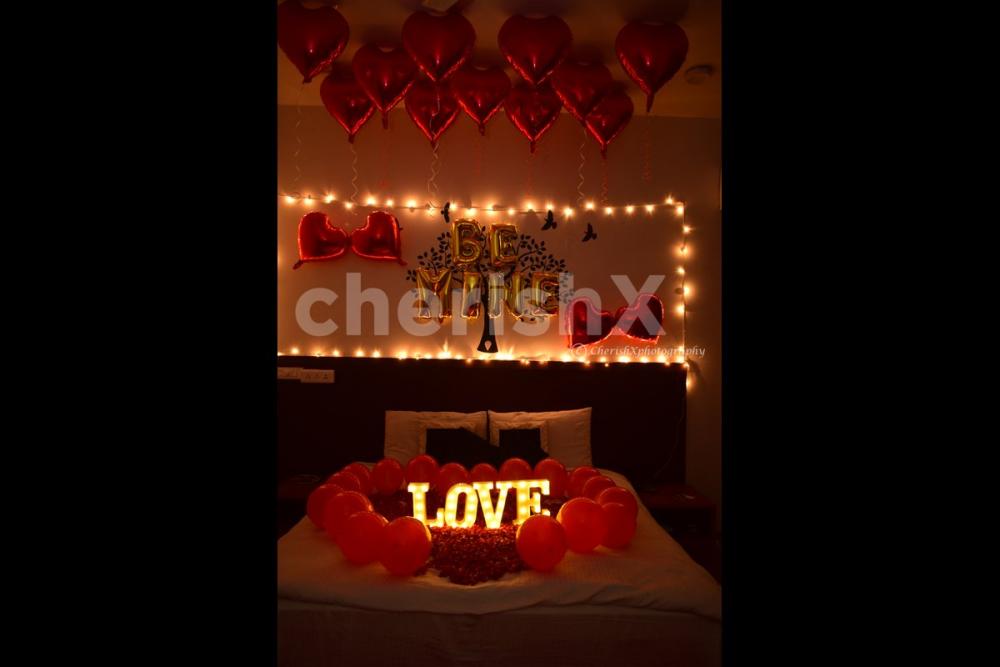 Whether you are celebrating your anniversary or surprising your love, choose this Be Mine Room Decoration for a perfect celebration.