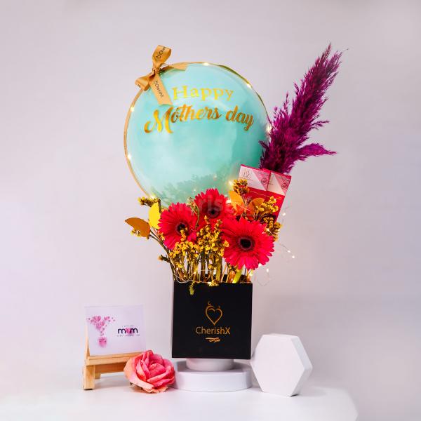 "
This combination of flowers and balloons is a unique and memorable gift for your mother"