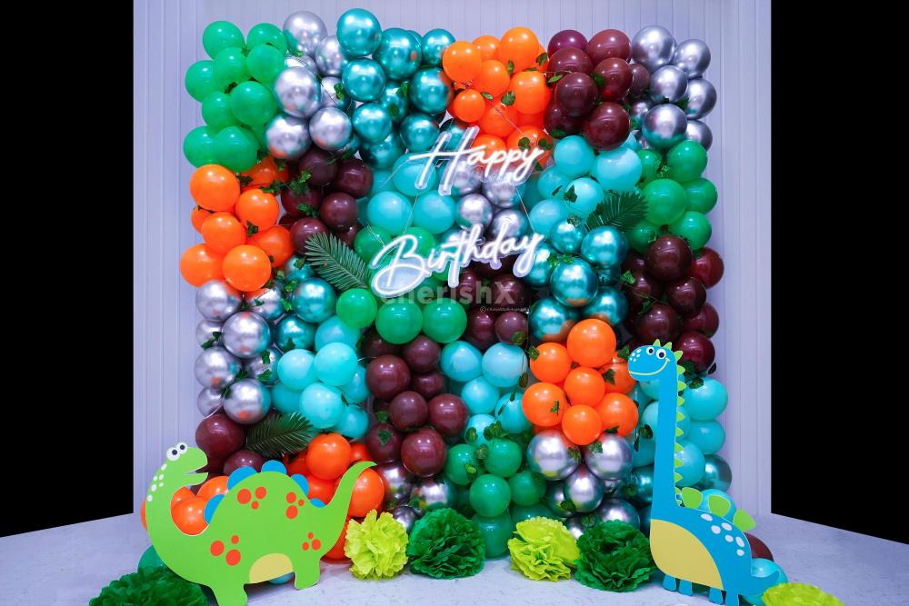 The Dinosaur Balloon wall is a great way to capture the kids' attention.