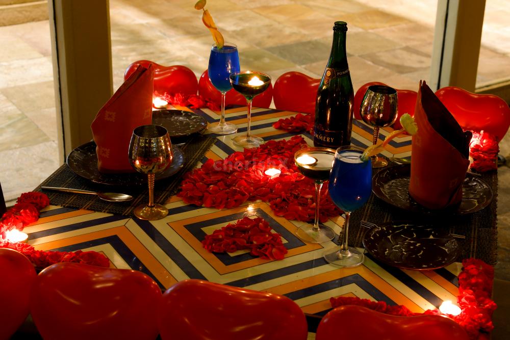 Treat your partner to a sumptuous meal and breathtaking decor