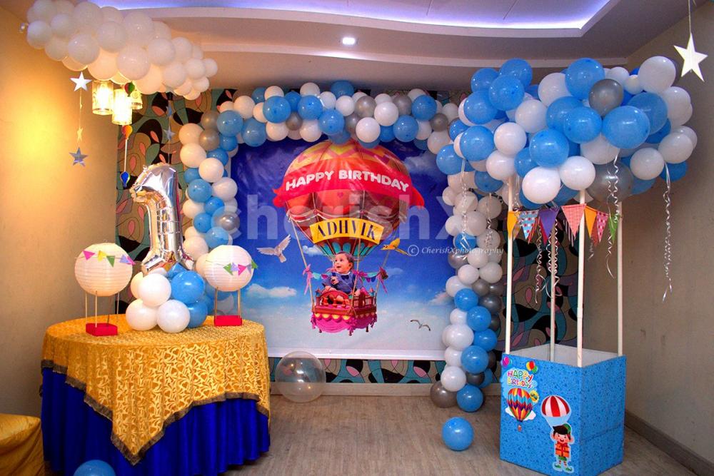 Inspired by Disney's Up, the white bunches of balloons depict the cloud in the overall room decoration.