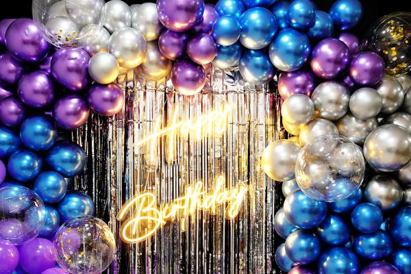 The multiple stunning chrome balloons and neon light sets look extravagant.