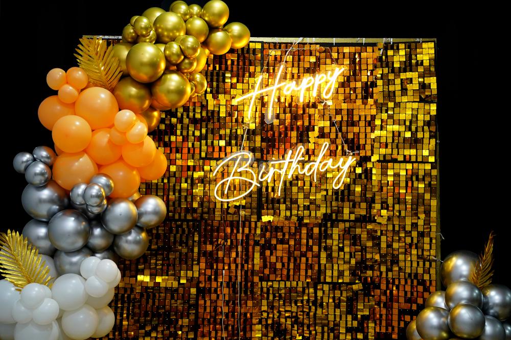 Looking to surprise someone special? Our Golden Extravaganza Decoration is the perfect way to do it.