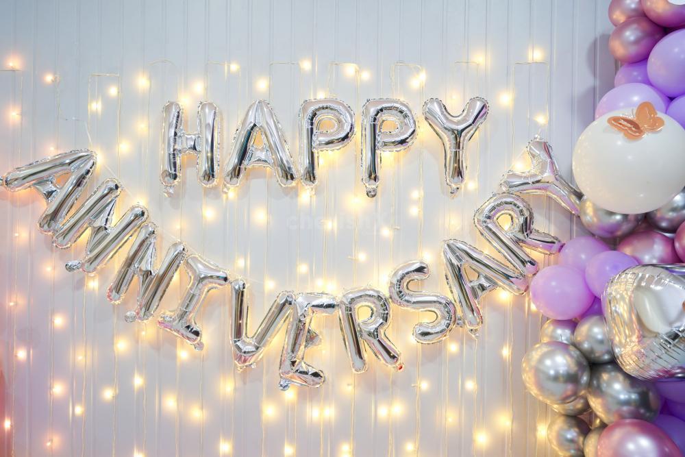 Let the ethereal charm of white floating balloons transport you to a realm of pure romance, adding an extra touch of enchantment to your anniversary celebration.