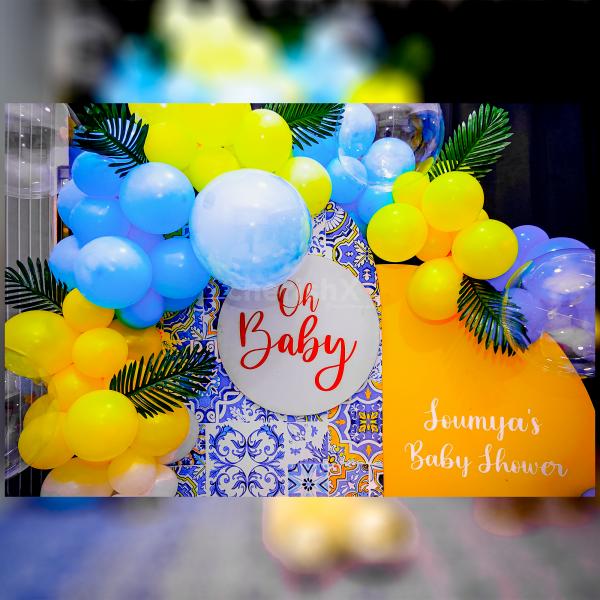 Delight in the harmonious blend of sun board cutouts and an array of bubble balloons and artificial palm leaves.