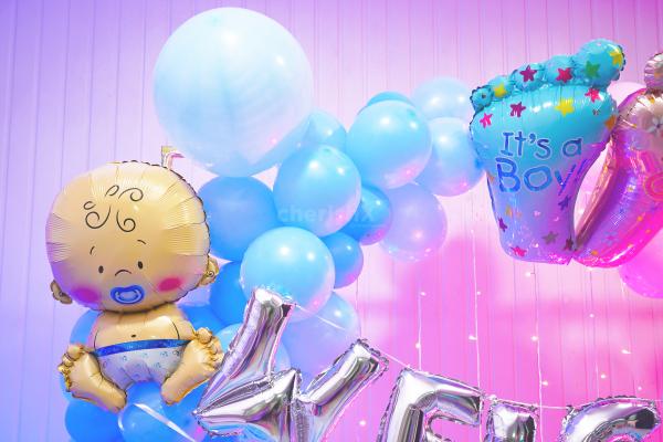 Magical moments are captured in one frame! The sun board adorned with blue and pink balloon decorations sets the stage for a memorable welcome baby celebration.