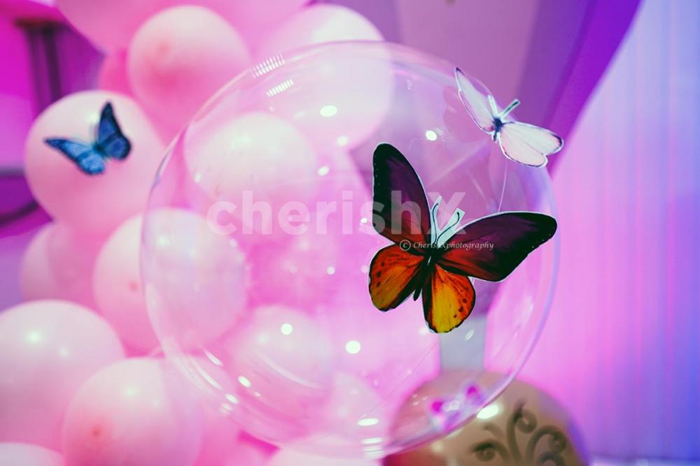 Experience the blissful ambience created by a harmonious mix of pink and blue bubble balloons, symbolizing the arrival of your precious little one.