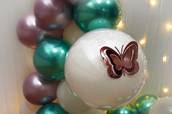 The decor also comes with floating balloon magic and gives a dreamy feel.