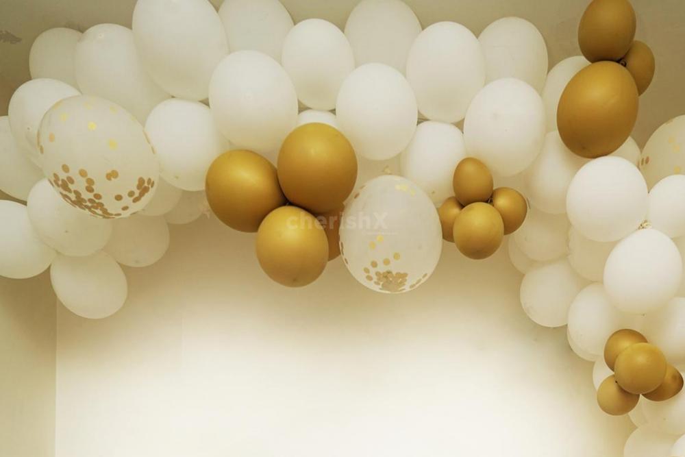 Make your celebrations extra special with our stunning Arch of Balloons featuring White Latex and Golden Chrome Balloons.