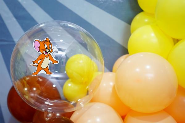 Photo-Friendly Fun! Our Tom and Jerry decorations make for picture-perfect moments that will be cherished for years to come.