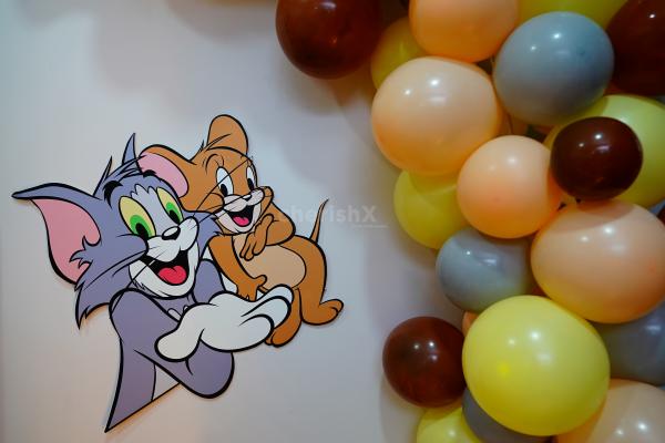 Elevate the celebration with our eye-catching macron balloons, creating a fun-filled atmosphere for the little guests.
